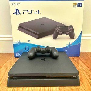 Playstation 4 console 500GB w/ 2 controllers & charging station & all ca…